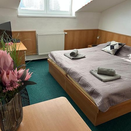 Hotel Kras Rožňava Esterno foto