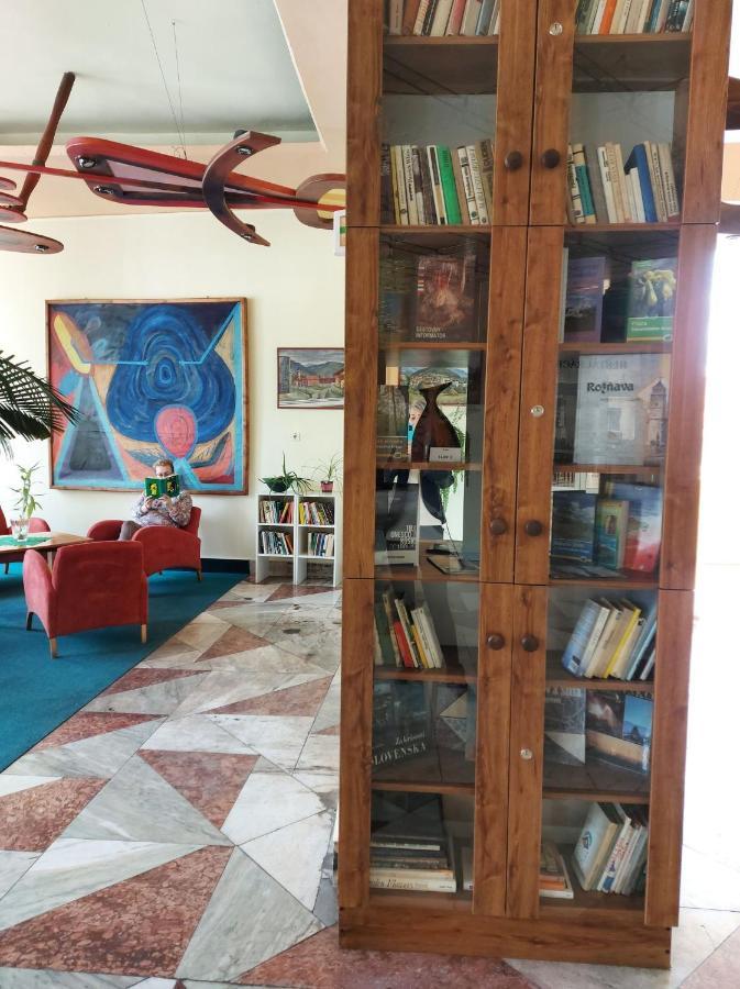 Hotel Kras Rožňava Esterno foto