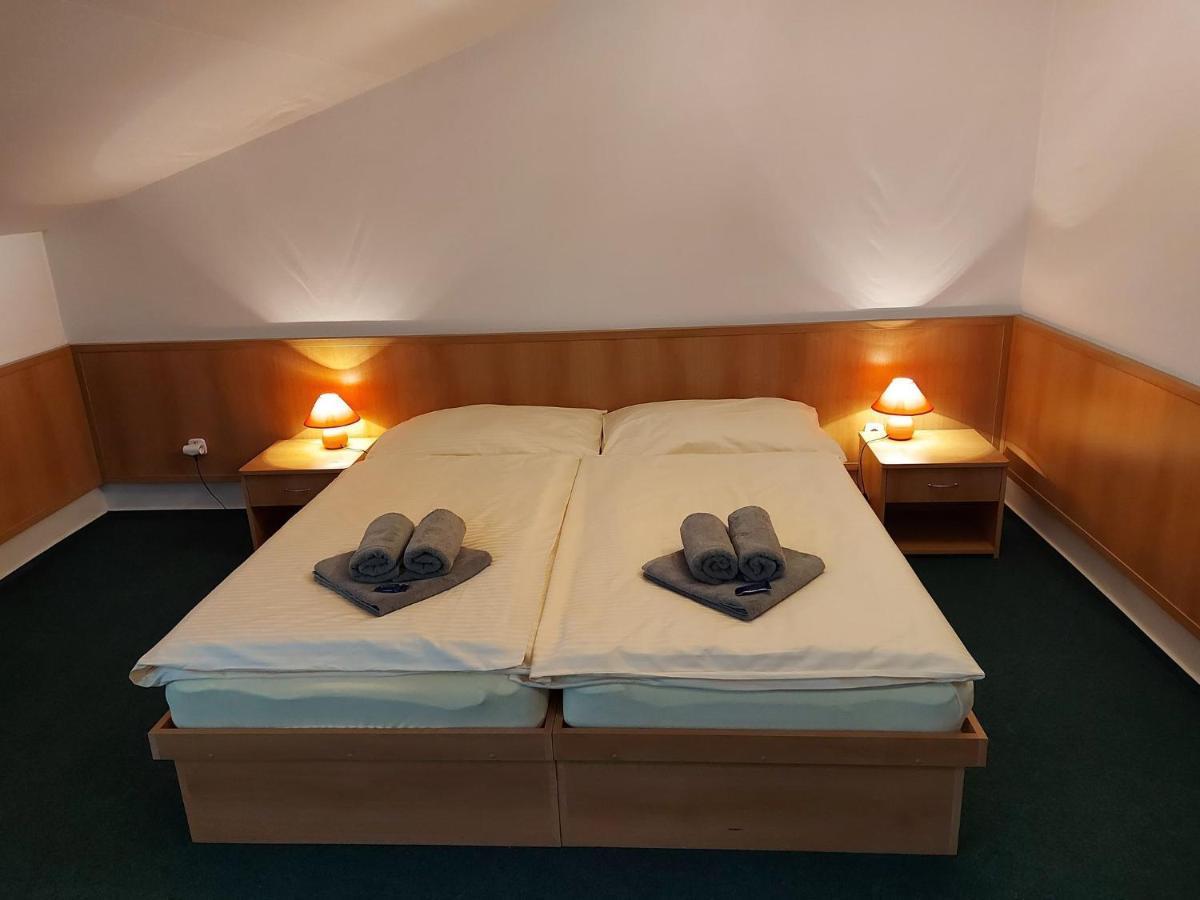 Hotel Kras Rožňava Esterno foto
