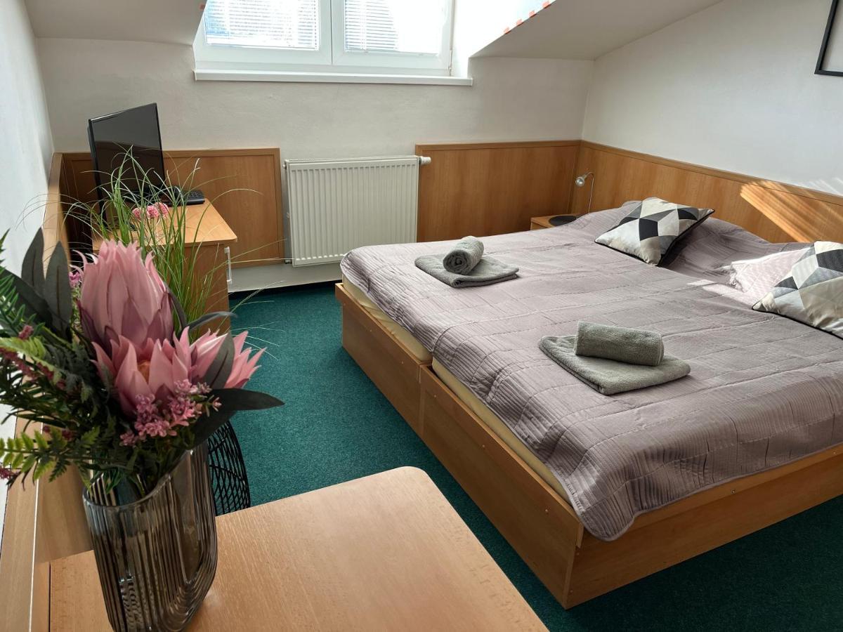 Hotel Kras Rožňava Esterno foto