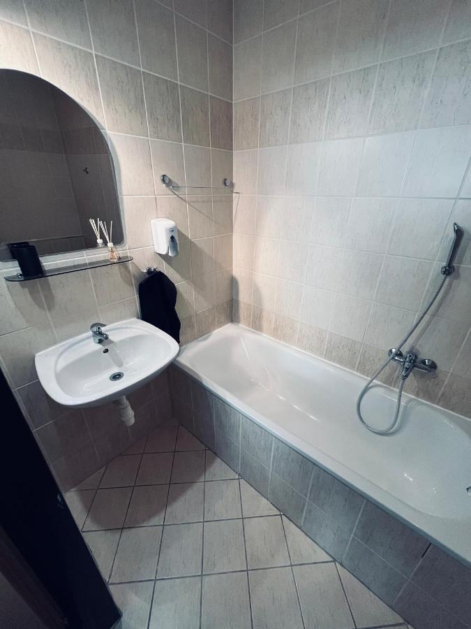 Hotel Kras Rožňava Esterno foto