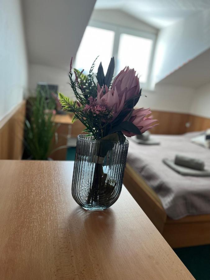 Hotel Kras Rožňava Esterno foto