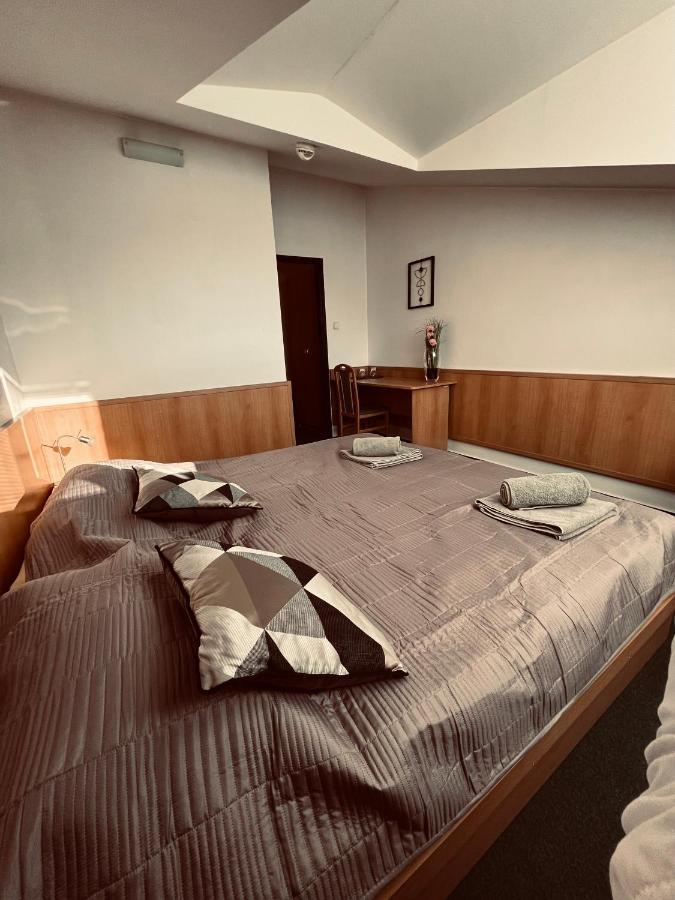 Hotel Kras Rožňava Esterno foto