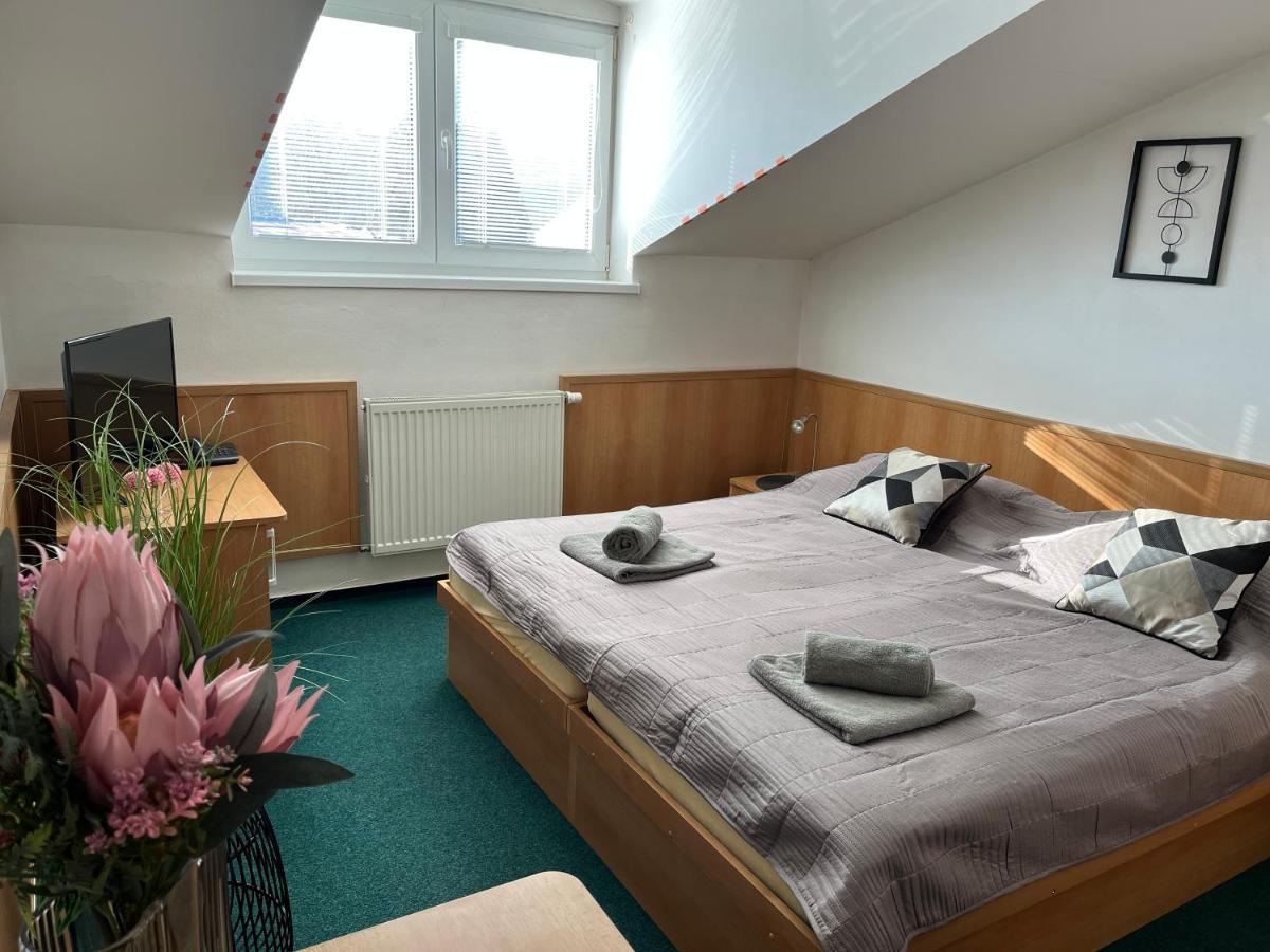Hotel Kras Rožňava Esterno foto