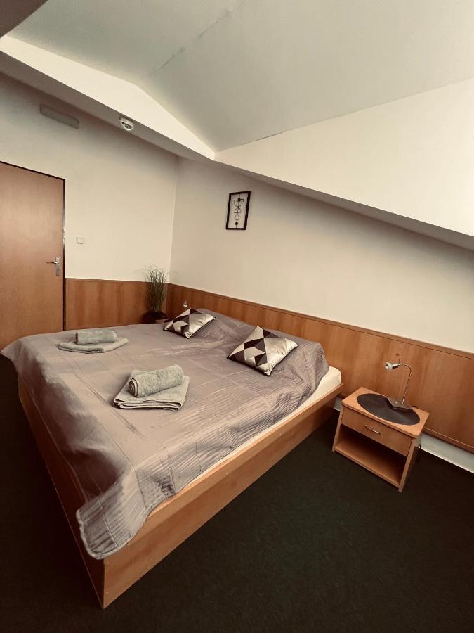 Hotel Kras Rožňava Esterno foto