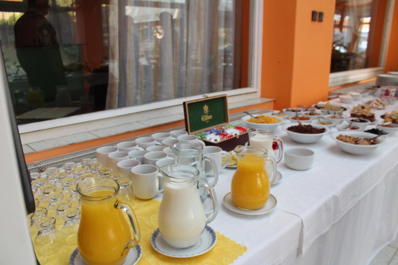 Hotel Kras Rožňava Esterno foto