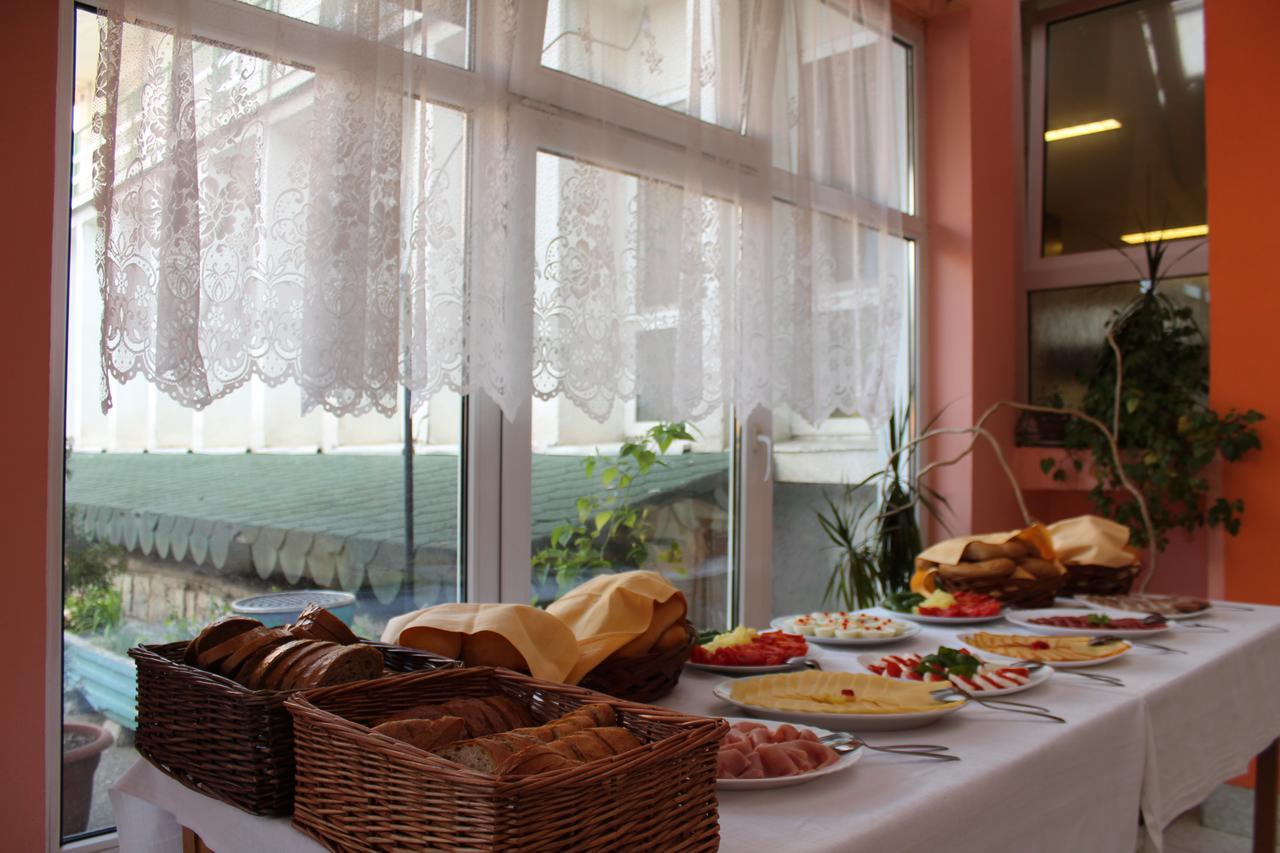 Hotel Kras Rožňava Esterno foto