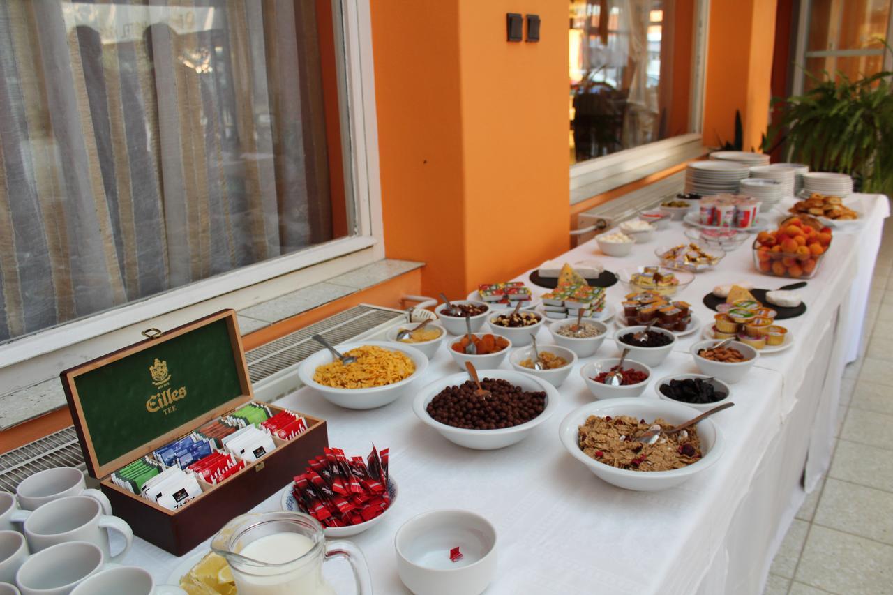 Hotel Kras Rožňava Esterno foto