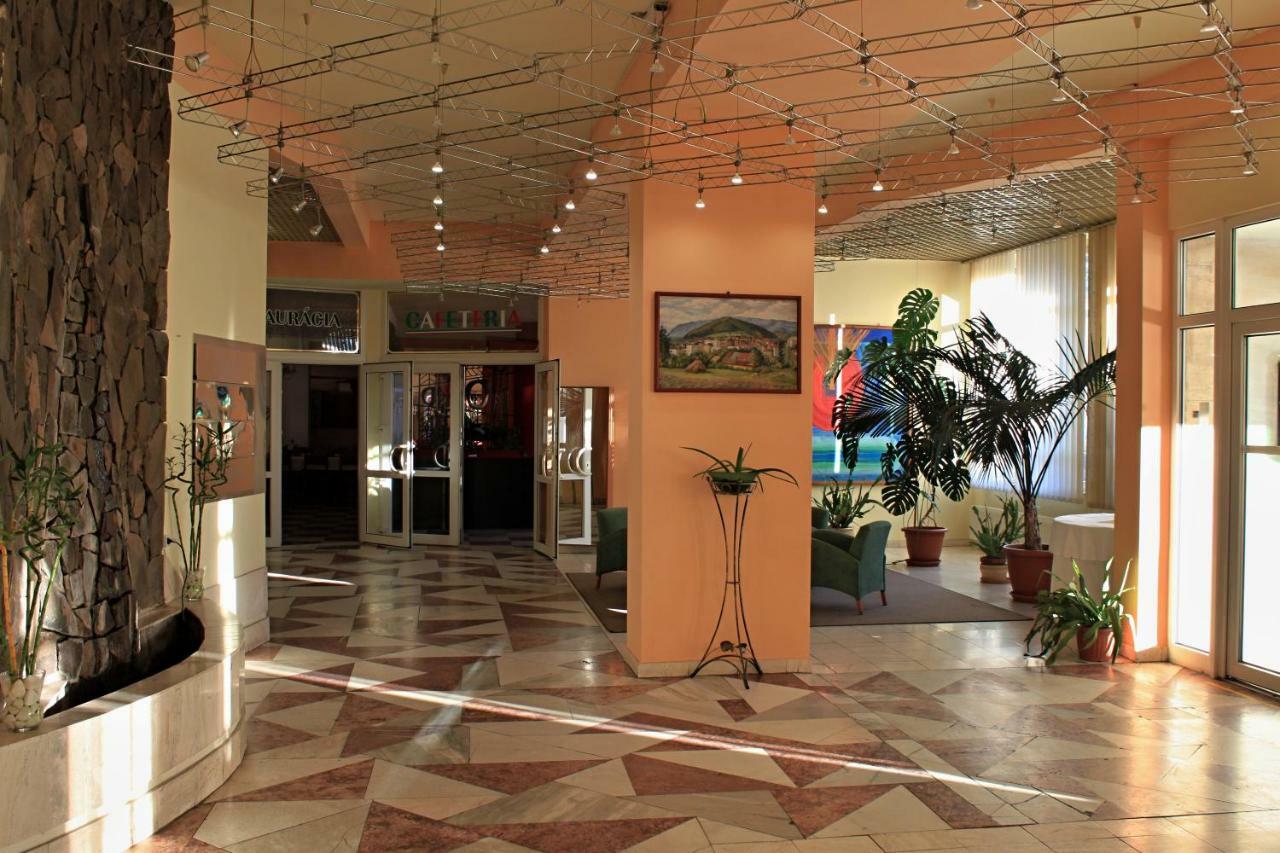 Hotel Kras Rožňava Esterno foto