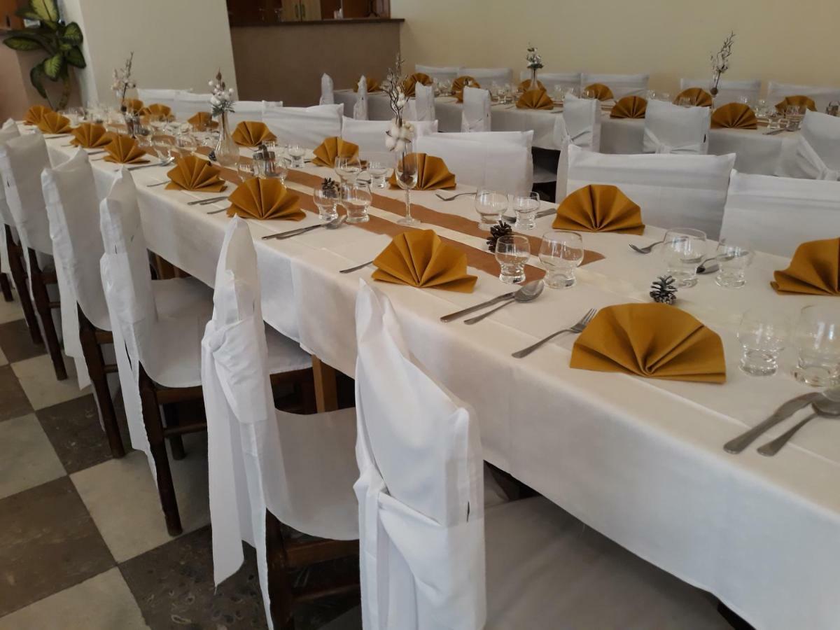 Hotel Kras Rožňava Esterno foto